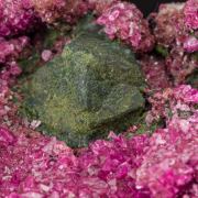 Kolwezite after Cuprite on Cobaltian Calcite