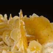Wulfenite w. Calcite & Mimetite