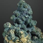 Rosasite on Malachite over Mimetite