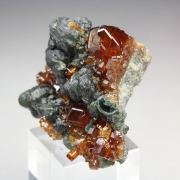 gem GARNET var. HESSONITE, CLINOCHLORE