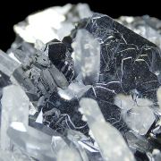 Galena - spinel law twin, quartz