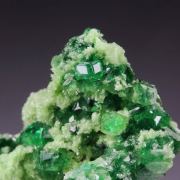 gem GARNET var. GROSSULAR var. CHROMIAN, CHROMITE