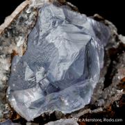Fluorite (red fluorescence)