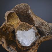 Hemimorphite on Goethite