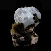 Alkali-beryl + Tourmaline. 67.17 ct.