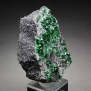 GARNET var. UVAROVITE