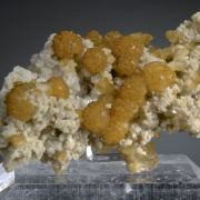 Stellerite balls on Albite