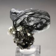HEMATITE var. IRON ROSE, RUTILE