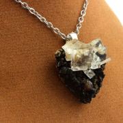 Necklace raw Fluorite + Quartz. 40.73 ct.