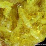 Jouravskite on Manganite