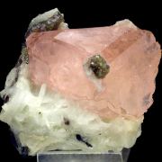 Beryl var. morganite, lepidolite, albite