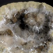 Kutnohorite with Aragonite in Geode