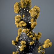 Romanechite on Goethite