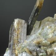 Epidote/ Clinozoisite on Calcite