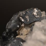 Acanthite and Polybasite on Quartz