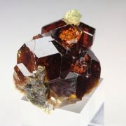 gem GARNET, VESUVIANITE