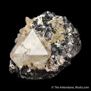 Fluorite on Magnetite and Calcite