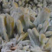 Plumbogummite replacing Pyromorphite