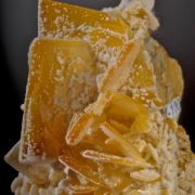 Wulfenite w. Calcite