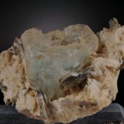 Beryl var. Aquamarine hollow crystal on Cleavelandite w. Hydroxylherderite