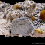 Helvine on Microcline with Muscovite