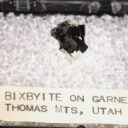 Bixbyite on Hematite (pseudo. Garnet)