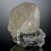 Apatite on Albite with Clinochlore