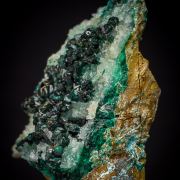 Clinoatacamite on Calcite (R)