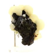Stilbite + Epidote. 742.0 ct.