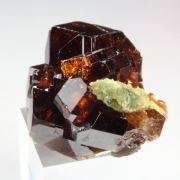 gem GARNET, VESUVIANITE