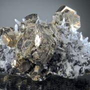 Pyrrhotite with Quartz and spinel-twinned Galena