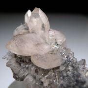 'Gitter' Quartz on Feldspar