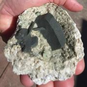 Ferroaxinite with Chlorite Inclusions