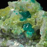 Dioptase w. Calcite, Duftite etc.