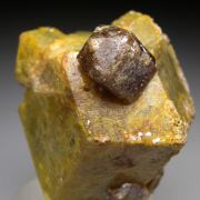 Vesuvianite on Grossular