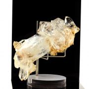 Quartz. 640.0 ct.