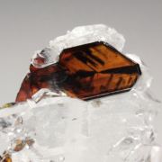 BROOKITE, QUARTZ var. FADEN