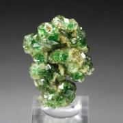 gem GARNET var. GROSSULAR with GREEN CHROMIAN PHANTOMS
