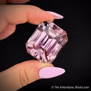 Spodumene var. Kunzite (224.30 ct)