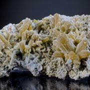 Plumbogummite replacing Pyromorphite