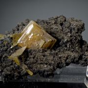 Wulfenite on gossan matrix