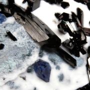 Benitoite, Neptunite