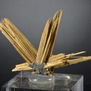 Rutile - radiating twins on Hematite crystal