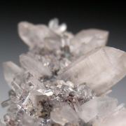 Gitter Quartz on Feldspar
