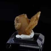 Wulfenite. 106.5 ct.