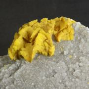 Smithsonite after Dolomite on Quartz