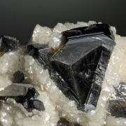 Sphalerite - triplet macle