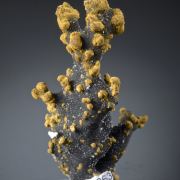 Romanechite on Goethite