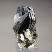 HEMATITE var. IRON ROSE, RUTILE