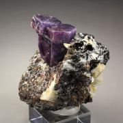 CORUNDUM var. RUBY, MUSCOVITE